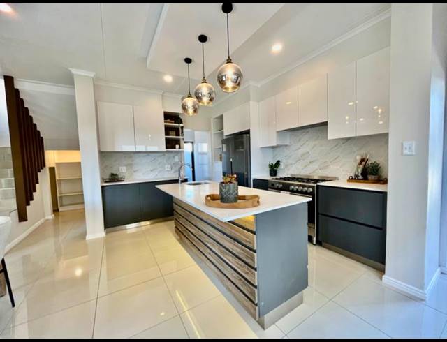 4 BEDROOM TOWNHOUSE FOR SALE IN BEVERLEY